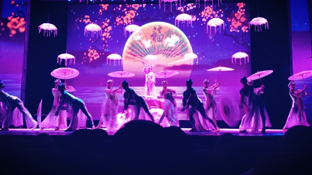 Beijing Springtime Story Chaoyang Theatre Acrobatic Show