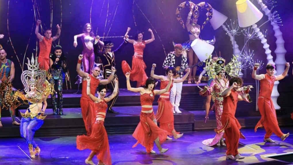 World Dream Cruises Show Time