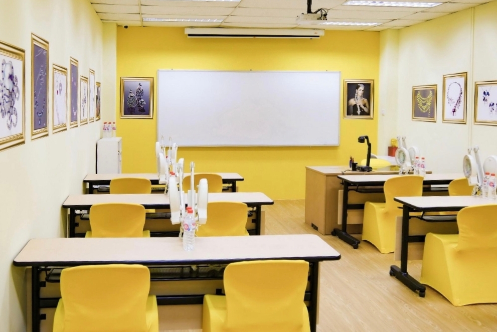 Jewellery Design & Management International School (JDMIS)