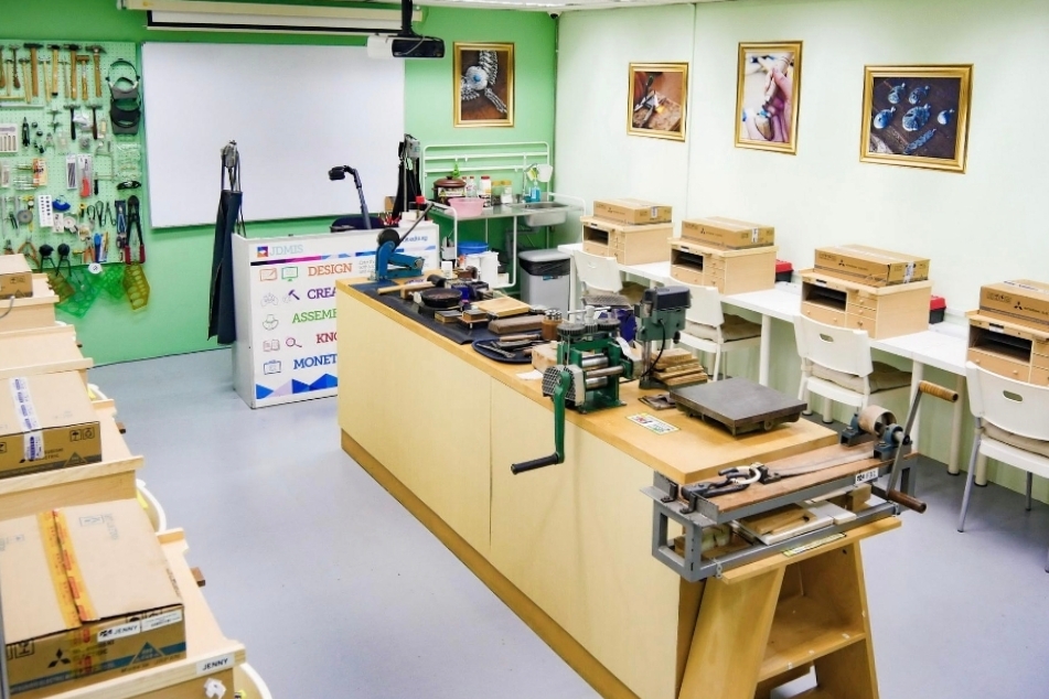 Jewellery Design & Management International School (JDMIS)