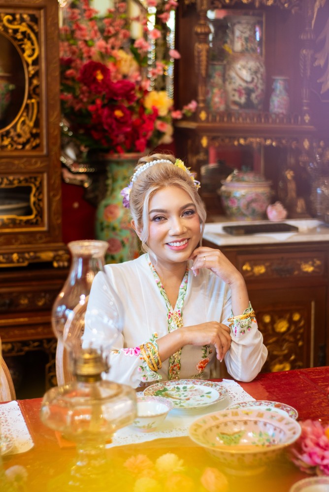 Nonya Peranakan Photoshoot in Singapore Peranakan Mansion