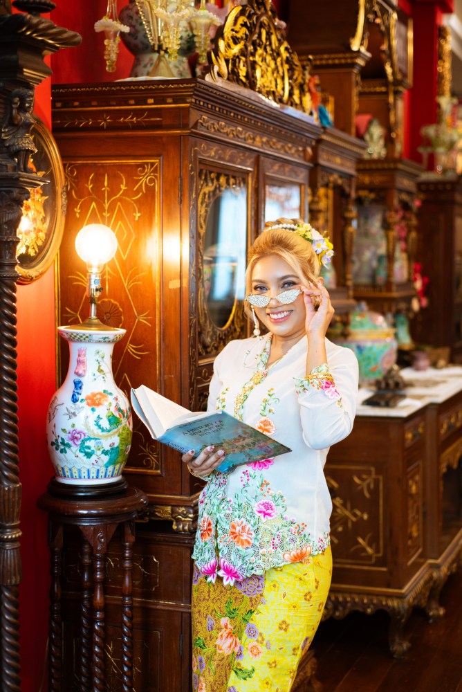 Nonya Peranakan Photoshoot in Singapore Peranakan Mansion
