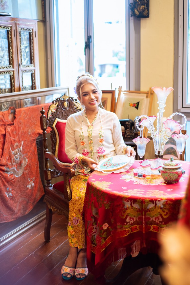 Nonya Peranakan Photoshoot in Singapore Peranakan Mansion