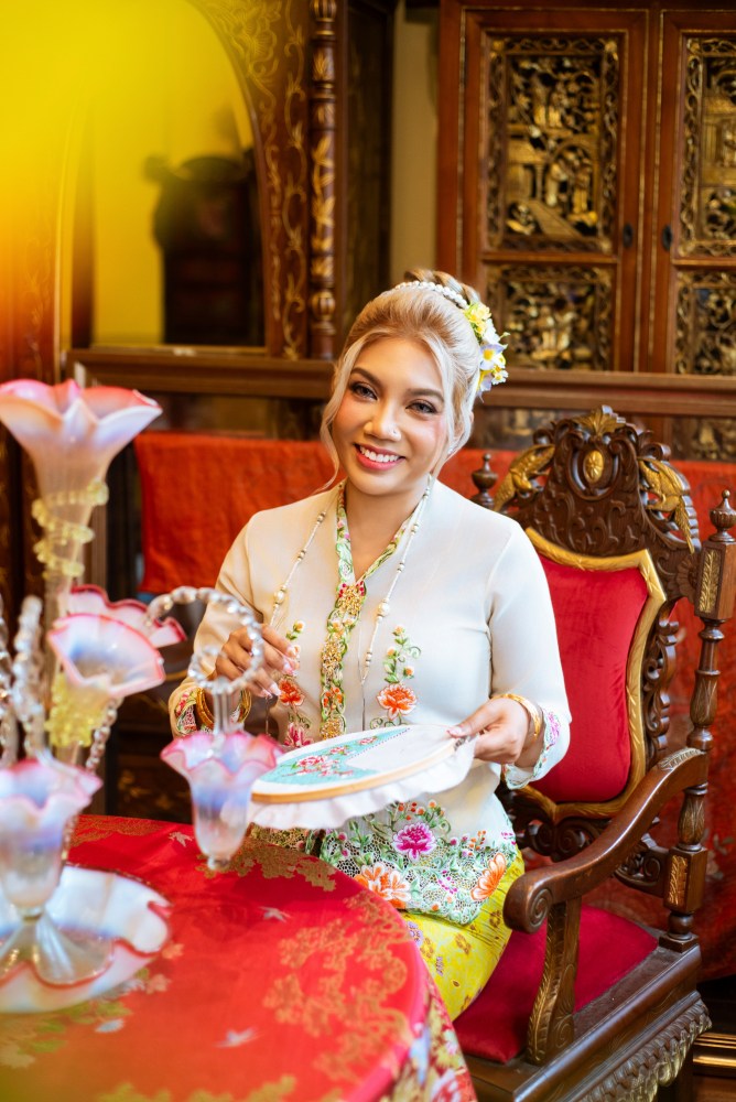 Nonya Peranakan Photoshoot in Singapore Peranakan Mansion